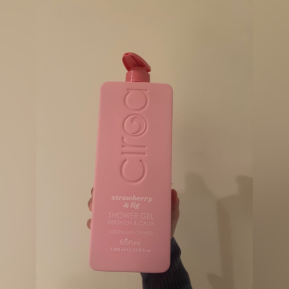 NEW CIROA strawberry & fig BODY WASH 33.8 floz